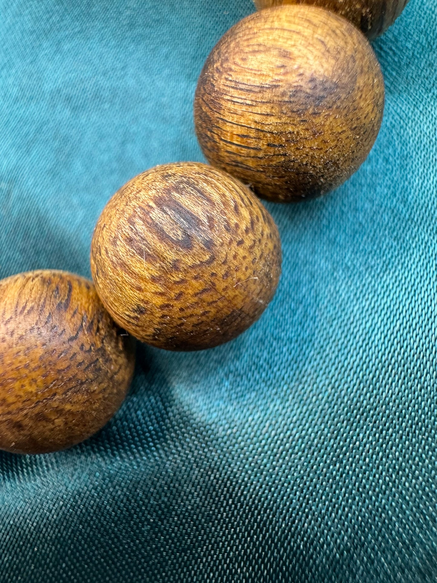 Bracelet of Kynam Oud. 1.6cm. High Quality