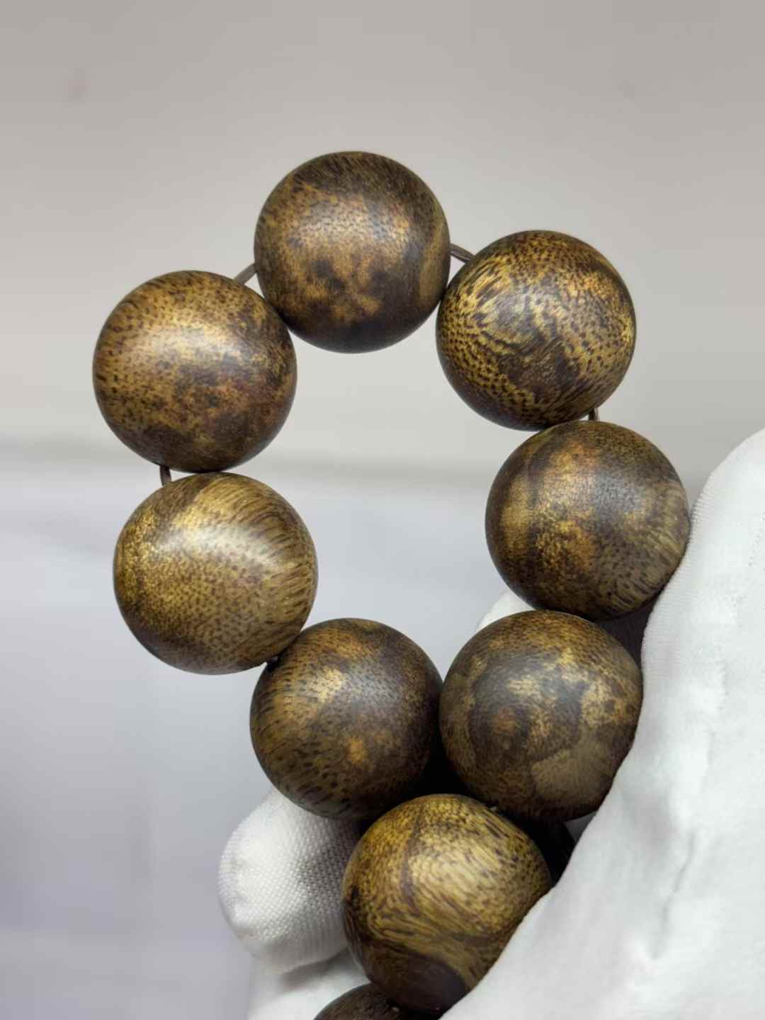 Bracelet of Kynam Oud. 1.8cm. High Quality